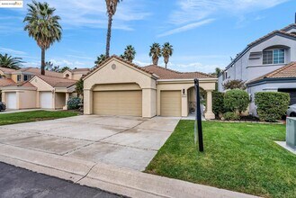 2301 Firwood Ct in Discovery Bay, CA - Building Photo - Building Photo
