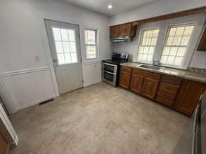 114 Hawthorne Ave, Unit 114 in Derby, CT - Building Photo - Building Photo