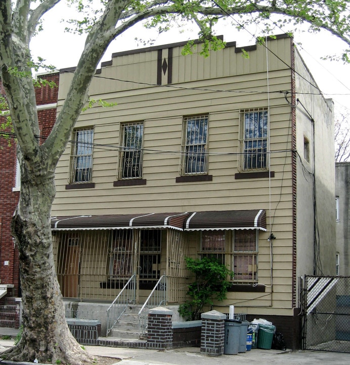 321 Milford St in Brooklyn, NY - Building Photo