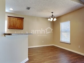 6885 Southern Oaks Dr W in Jacksonville, FL - Building Photo - Building Photo