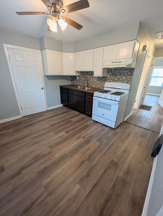 8000 Aline Ave in Berkeley, MO - Building Photo