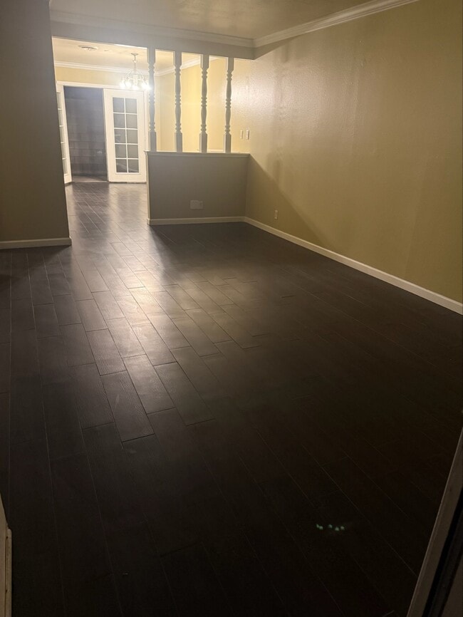 1022 Oregon St, Unit Large 2 bedroom apartment in Bakersfield, CA - Building Photo - Building Photo