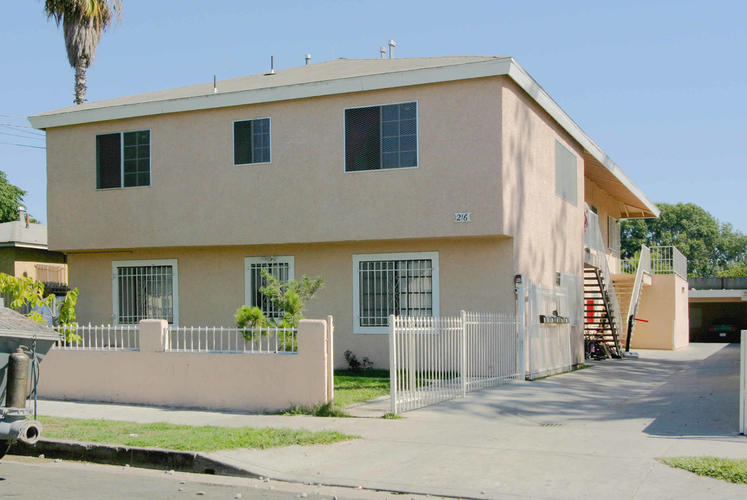 216 E Caldwell St in Compton, CA - Foto de edificio