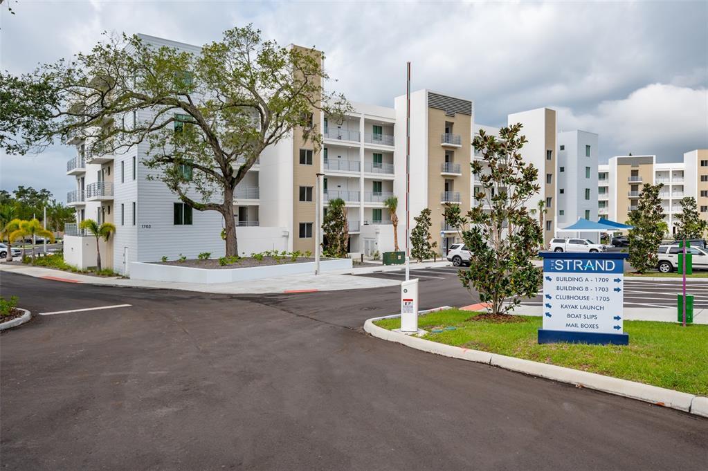 1703 N Tamiami Trail in Sarasota, FL - Foto de edificio