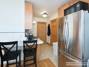 79 Myrtle St, Unit 1 in Boston, MA - Building Photo - Building Photo
