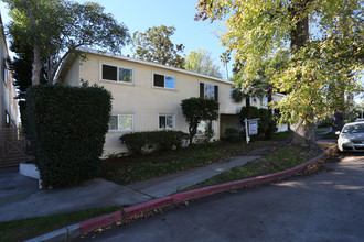 West Toluca Villas in North Hollywood, CA - Building Photo - Building Photo