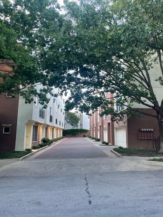 3250 Cambrick St in Dallas, TX - Foto de edificio