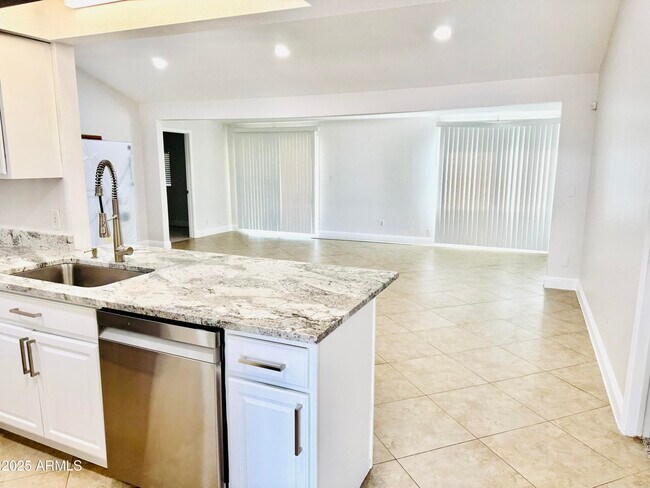 1213 E Tonto Ln in Phoenix, AZ - Building Photo - Building Photo