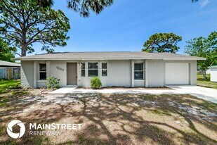 3286 Papaya Rd in Venice, FL - Building Photo