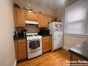 65 Park Dr, Unit 17 in Boston, MA - Building Photo - Building Photo
