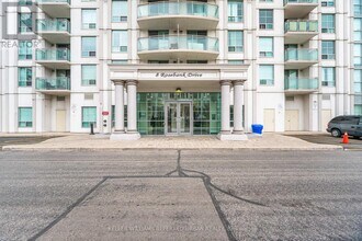 8 Rosebank Dr in Toronto, ON - Building Photo - Building Photo