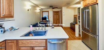 5 Phillips St, Unit A in Boston, MA - Foto de edificio - Building Photo