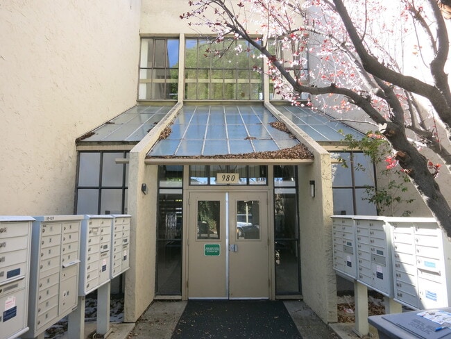 980 Kiely Blvd in Santa Clara, CA - Foto de edificio - Building Photo