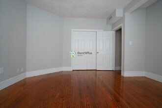 107 Sydney St, Unit 1 in Boston, MA - Foto de edificio - Building Photo