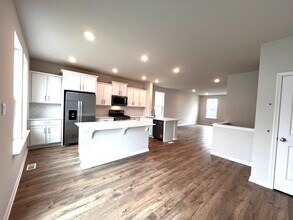 16 Rothbury Ct in Tinton Falls, NJ - Building Photo - Building Photo