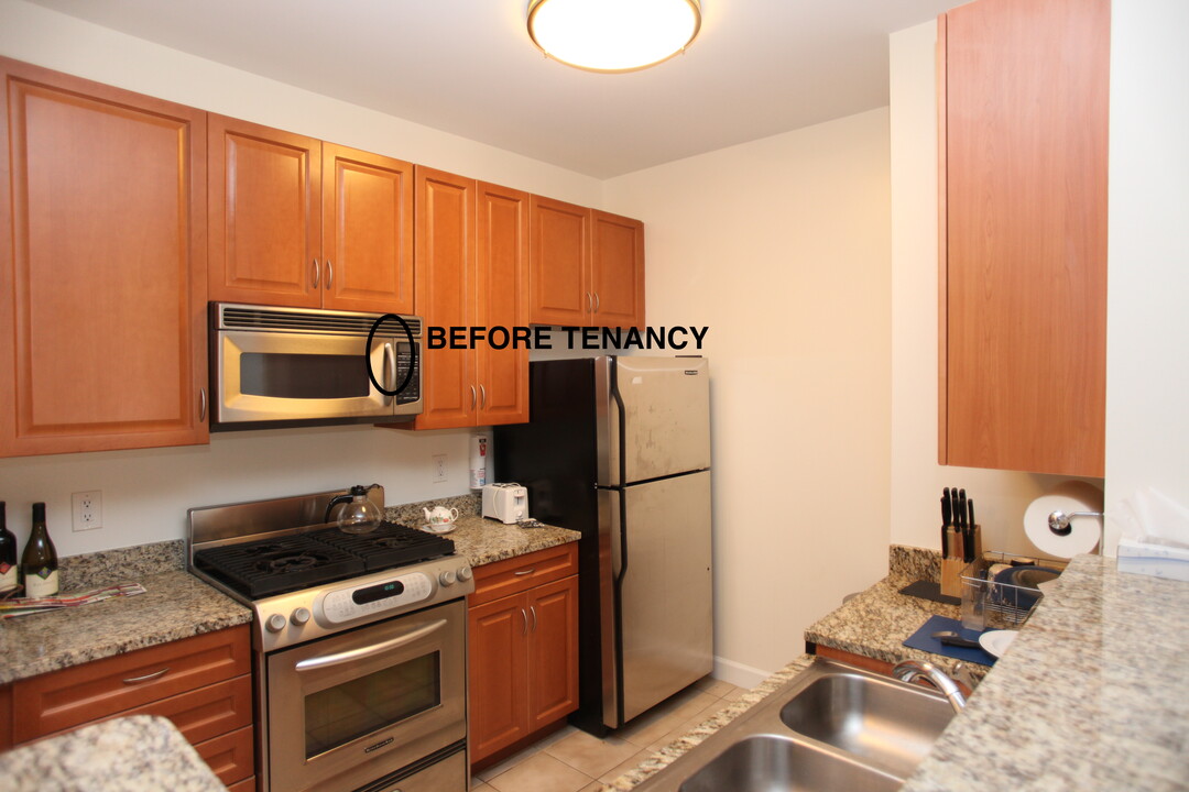 1111 25th St NW, Unit 909 in Washington, DC - Building Photo