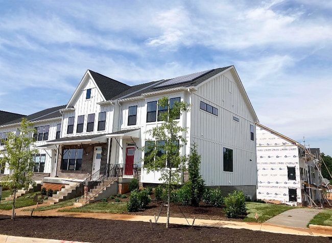 3018 Horizon Rd in Charlottesville, VA - Foto de edificio - Building Photo