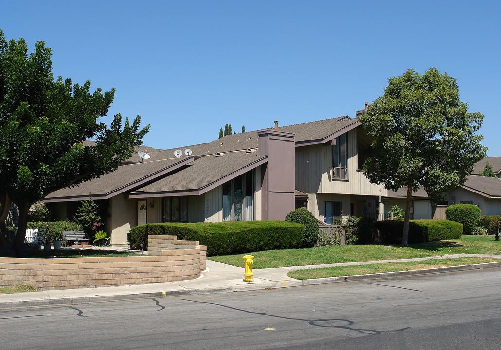 23241 Saguaro St in Lake Forest, CA - Building Photo