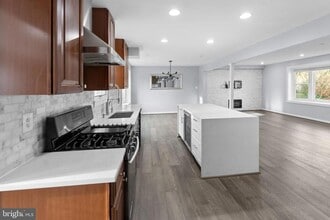 6910 Ontario St in West Springfield, VA - Building Photo - Building Photo