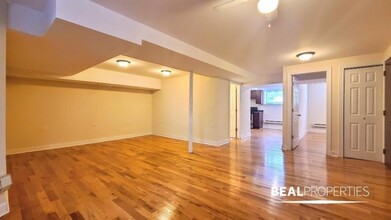 1121 W Oakdale Ave in Chicago, IL - Building Photo - Building Photo