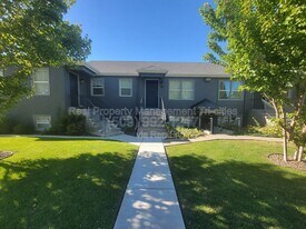 707 W Shoshone St in Pasco, WA - Building Photo