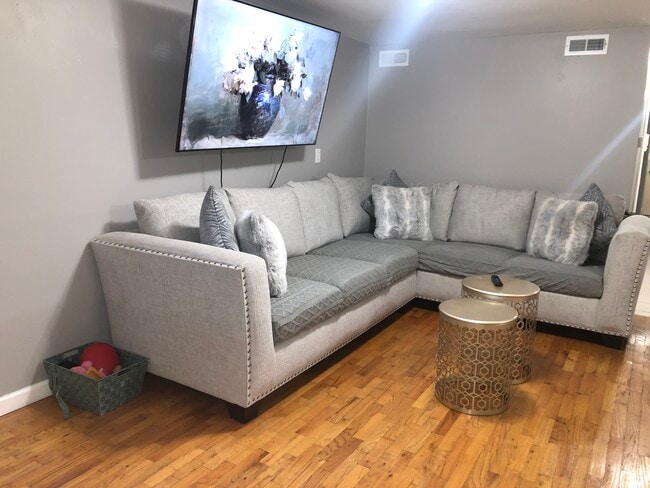 2553 W Augusta Blvd, Unit Garden apartment in Chicago, IL - Building Photo - Building Photo