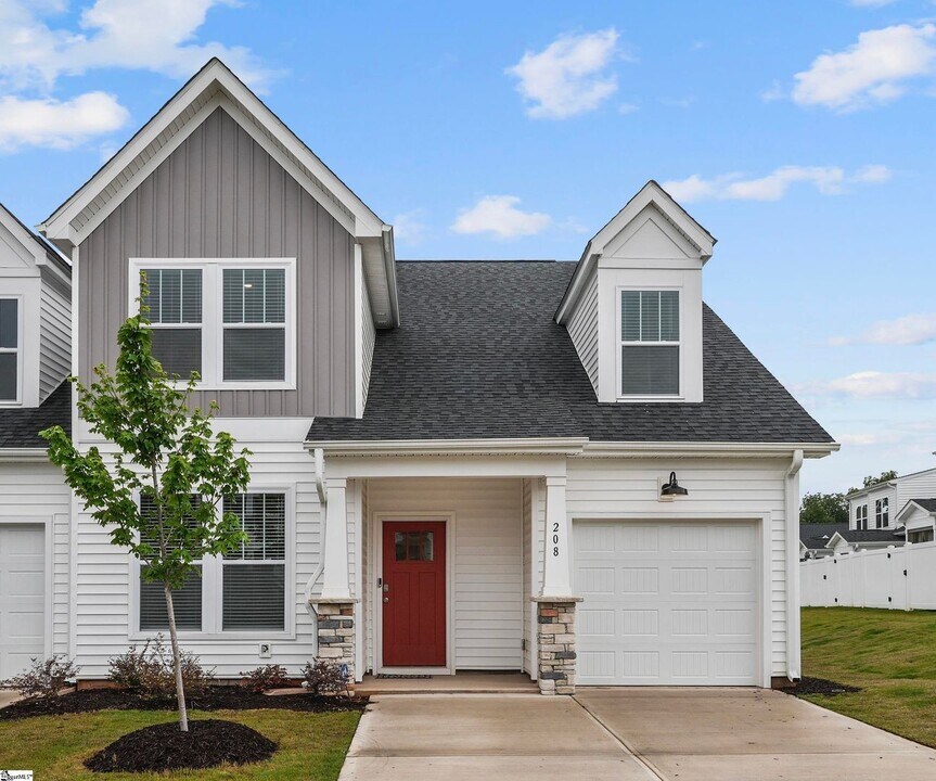 208 Woodhouse Wy in Greenville, SC - Building Photo