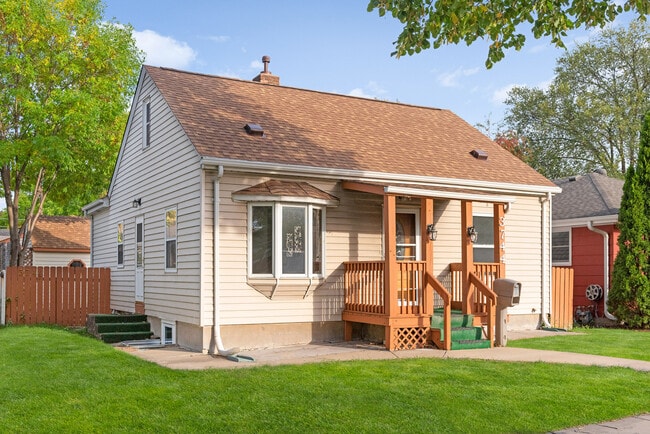 3744 Perry Ave N in Minneapolis, MN - Building Photo - Building Photo