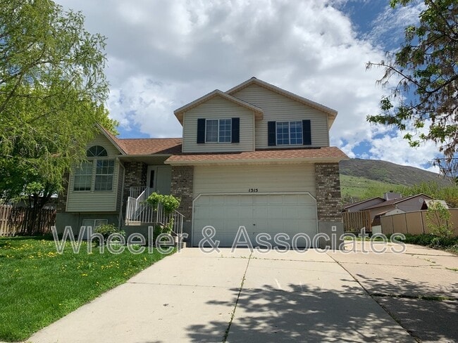 1315 Brooke Ln