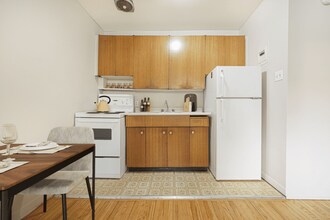 Crescent Towers in Winnipeg, MB - Building Photo - Building Photo