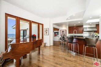 23018 Pacific Coast Hwy in Malibu, CA - Building Photo - Building Photo