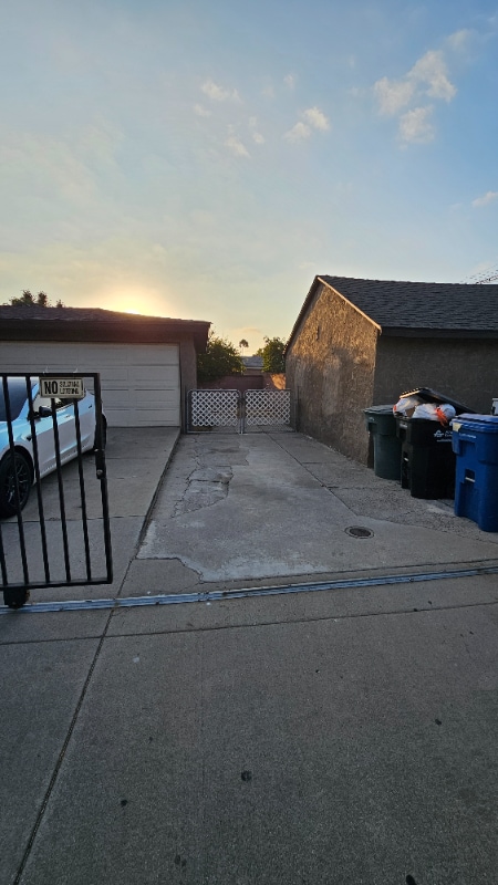13309 Orizaba Ave in Paramount, CA - Building Photo - Building Photo
