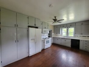 204 E Beech St in Three Oaks, MI - Building Photo - Building Photo