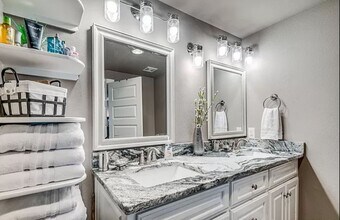 730 S Mesquite Ave in New Braunfels, TX - Building Photo - Building Photo