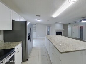 4963 Beige St in Jacksonville, FL - Building Photo - Building Photo