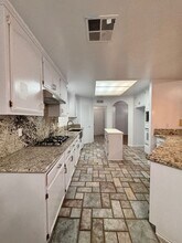 10326 Cheyenne Dr in Bakersfield, CA - Building Photo - Building Photo