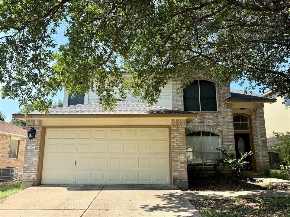 1002 Port Daniel Dr in Leander, TX - Building Photo