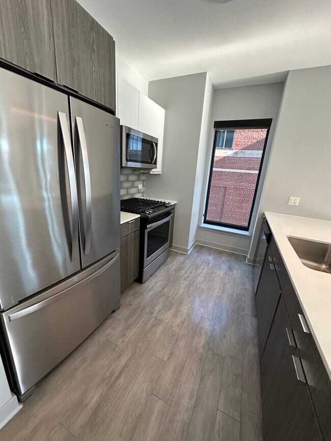 1150 W Addison St in Chicago, IL - Building Photo - Building Photo