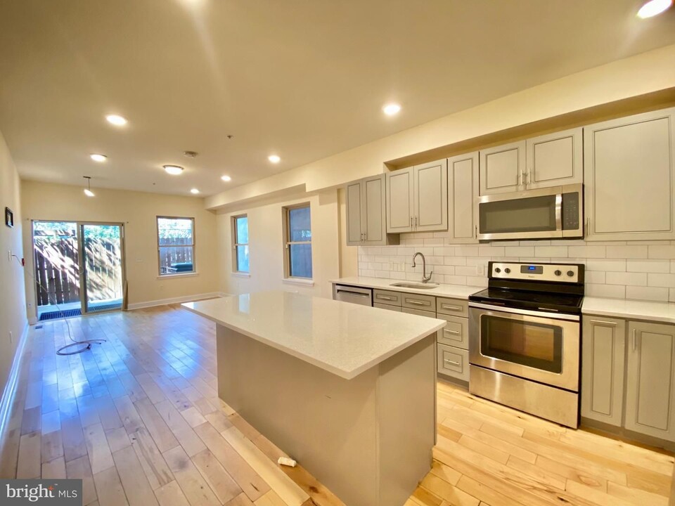 1950 N Gratz St-Unit -1 in Philadelphia, PA - Building Photo