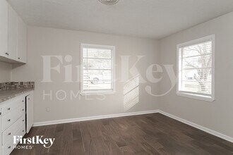 2505 Texas Ave in Dickinson, TX - Foto de edificio - Building Photo