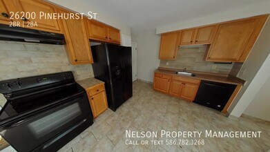 26200 Pinehurst St in Roseville, MI - Building Photo - Building Photo