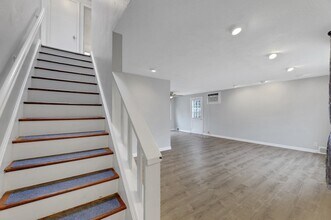 95 Grove St in Waldwick, NJ - Foto de edificio - Building Photo