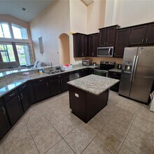 10850 Breaking Rocks Dr in Tampa, FL - Building Photo - Building Photo