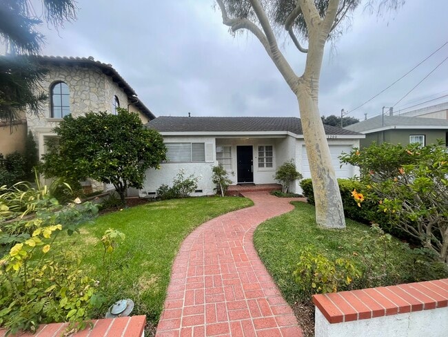 1200 Pine Ave in Manhattan Beach, CA - Building Photo - Building Photo