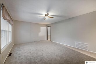 7425 S 69th St in La Vista, NE - Foto de edificio - Building Photo