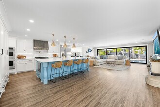 355 Center St in Jupiter, FL - Building Photo - Building Photo