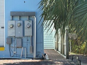 139 E Pine Ave in Saint George Island, FL - Building Photo - Building Photo
