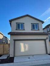 6048 San Rafael Ln in Roseville, CA - Building Photo - Building Photo