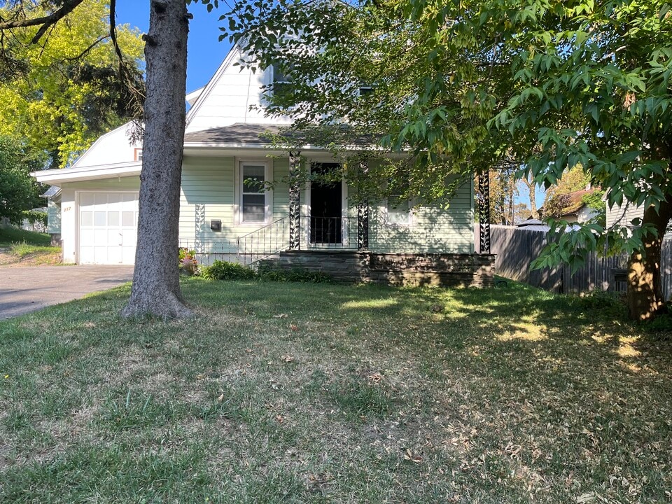 217 Gillespie Ave in Syracuse, NY - Building Photo