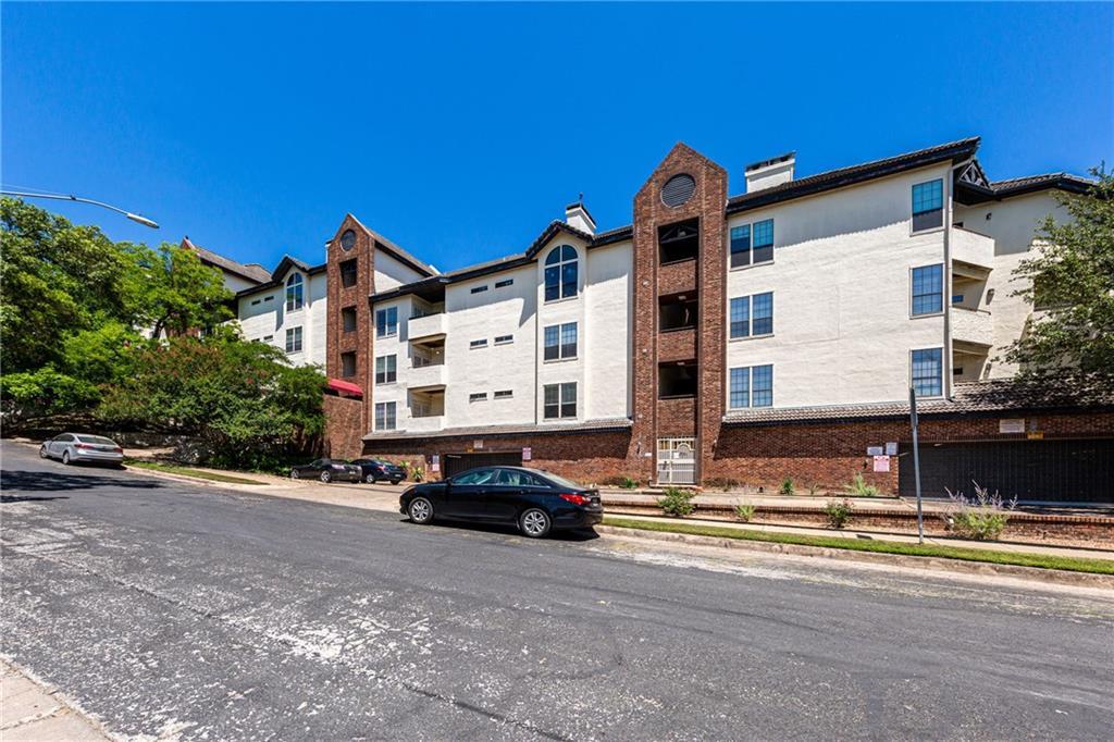 3001 Cedar, Unit 306 in Austin, TX - Building Photo